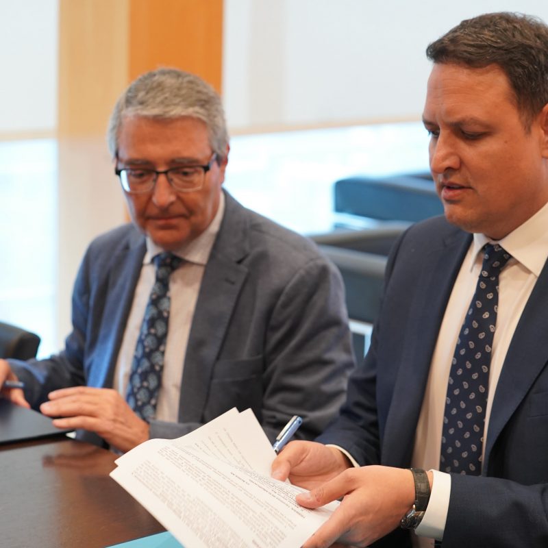 Tauroemoción firma el contrato de La Malagueta